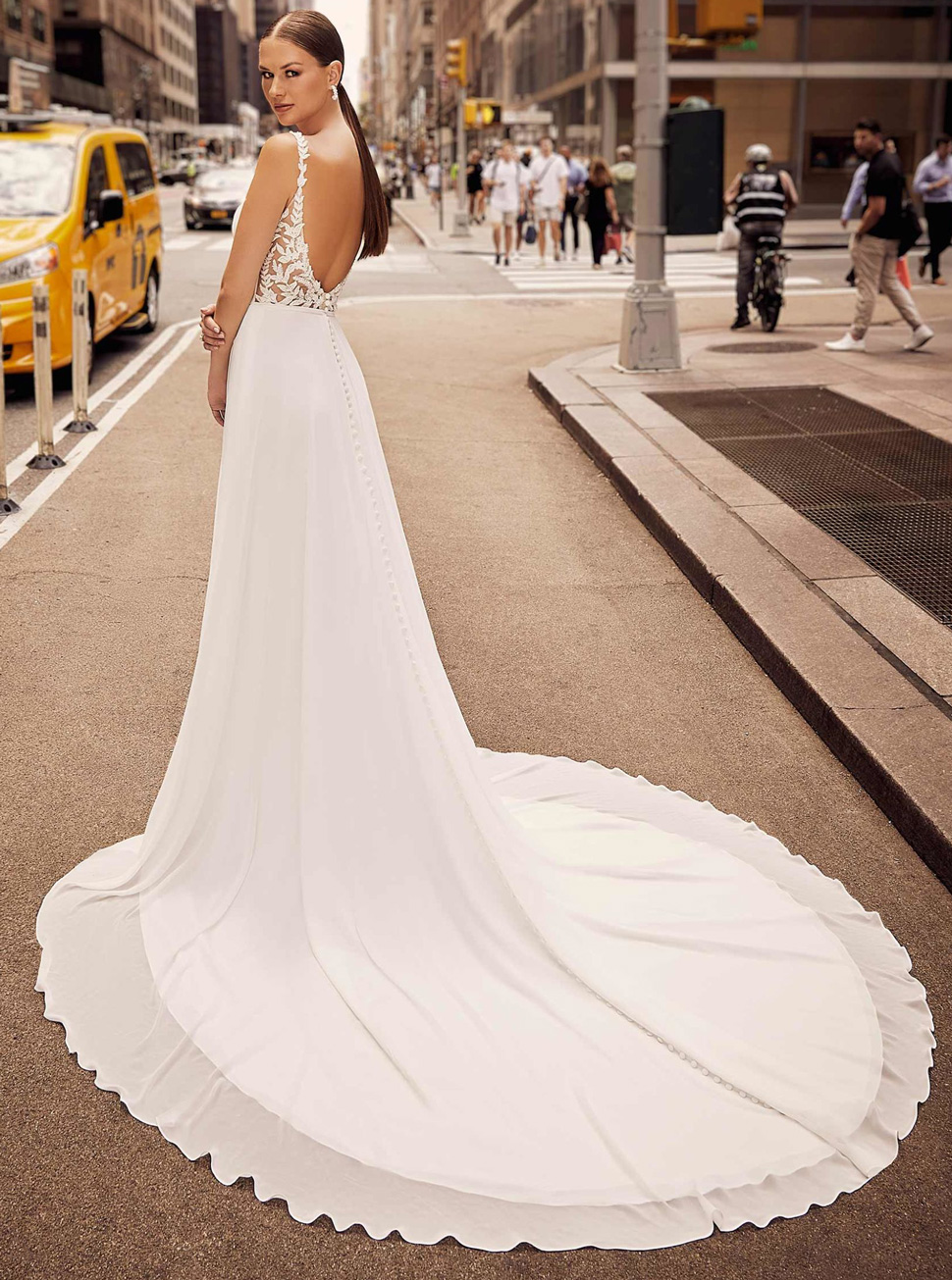 新款吊带礼服批发欧式白色续费街拍飘逸长款婚纱礼服HS9929