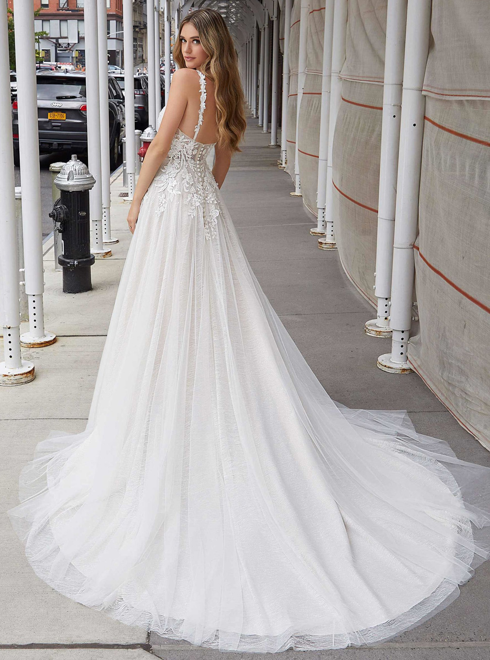 抹胸婚纱批发定制欧式白色新款吊带小拖尾婚纱礼服HS9937