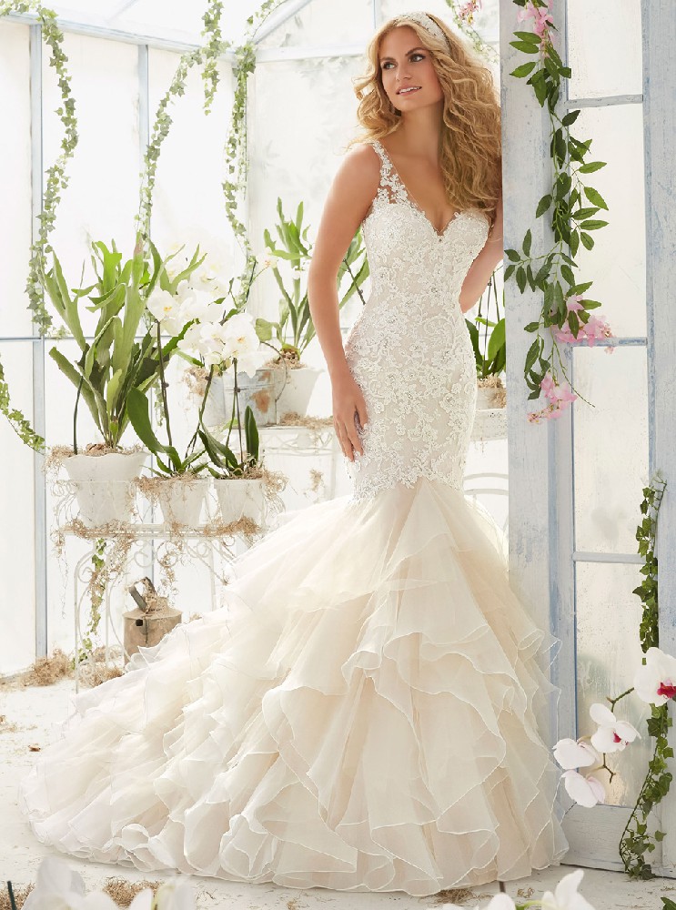 欧式蕾丝婚纱包臀裙小拖尾米白色V字领晚礼服定制HS9395