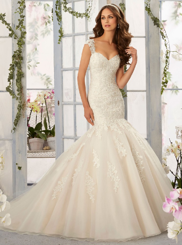 欧式新款鱼尾婚纱礼服小拖尾包臀裙蕾丝婚纱礼服批发HS9409